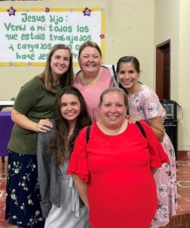 MGA faculty, students, and alumni on their mission trip in Honduras.